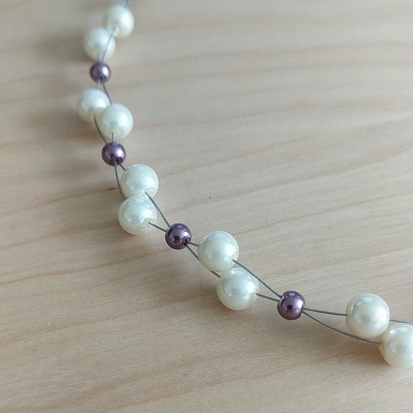 White and Purple Pearl Necklace - Picture 2 of 4